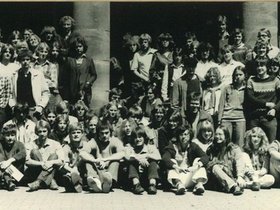 1980  Abiturientia vor dem Portal